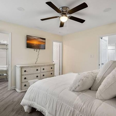 Cozy 2 Bedroom Duplex In Charlotte, Jacuzzi, Sleeps 6 Plus 2 Екстериор снимка