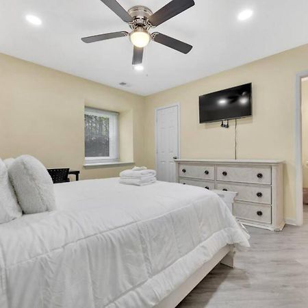 Cozy 2 Bedroom Duplex In Charlotte, Jacuzzi, Sleeps 6 Plus 2 Екстериор снимка