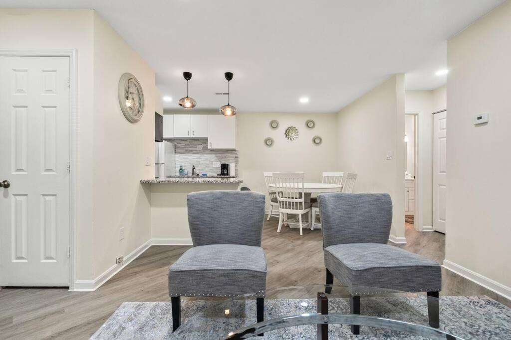 Cozy 2 Bedroom Duplex In Charlotte, Jacuzzi, Sleeps 6 Plus 2 Екстериор снимка