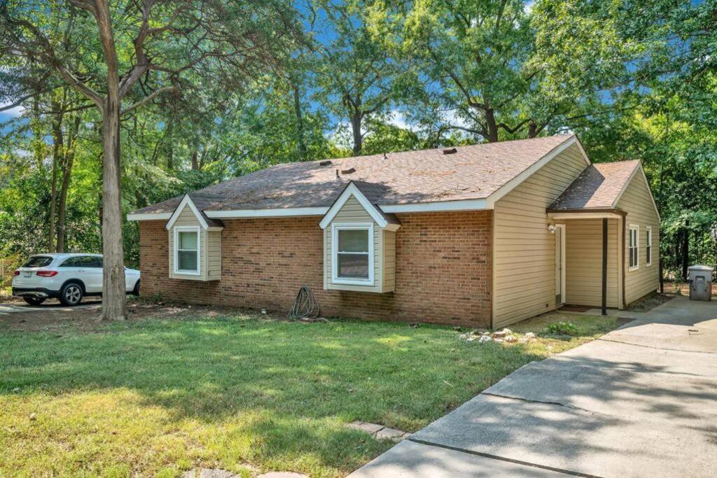 Cozy 2 Bedroom Duplex In Charlotte, Jacuzzi, Sleeps 6 Plus 2 Екстериор снимка