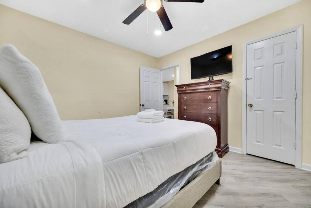 Cozy 2 Bedroom Duplex In Charlotte, Jacuzzi, Sleeps 6 Plus 2 Екстериор снимка
